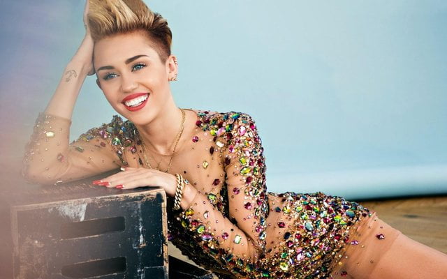 Miley Cyrus'un çıplak fotoğrafları internete sızdırıldı