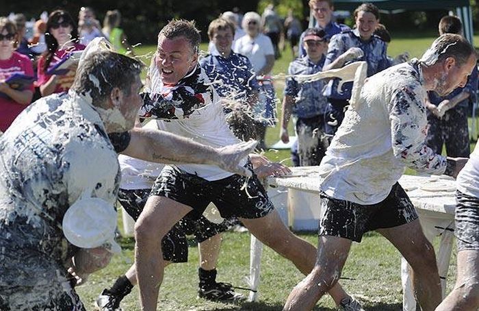 Custard Pie Championship (Muhallebi Şampiyonası), İngiltere