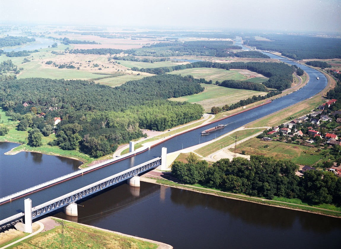 Gemiler Köprüden Geçiyor Akarsu Köprüsü Magdeburg Water Bridge