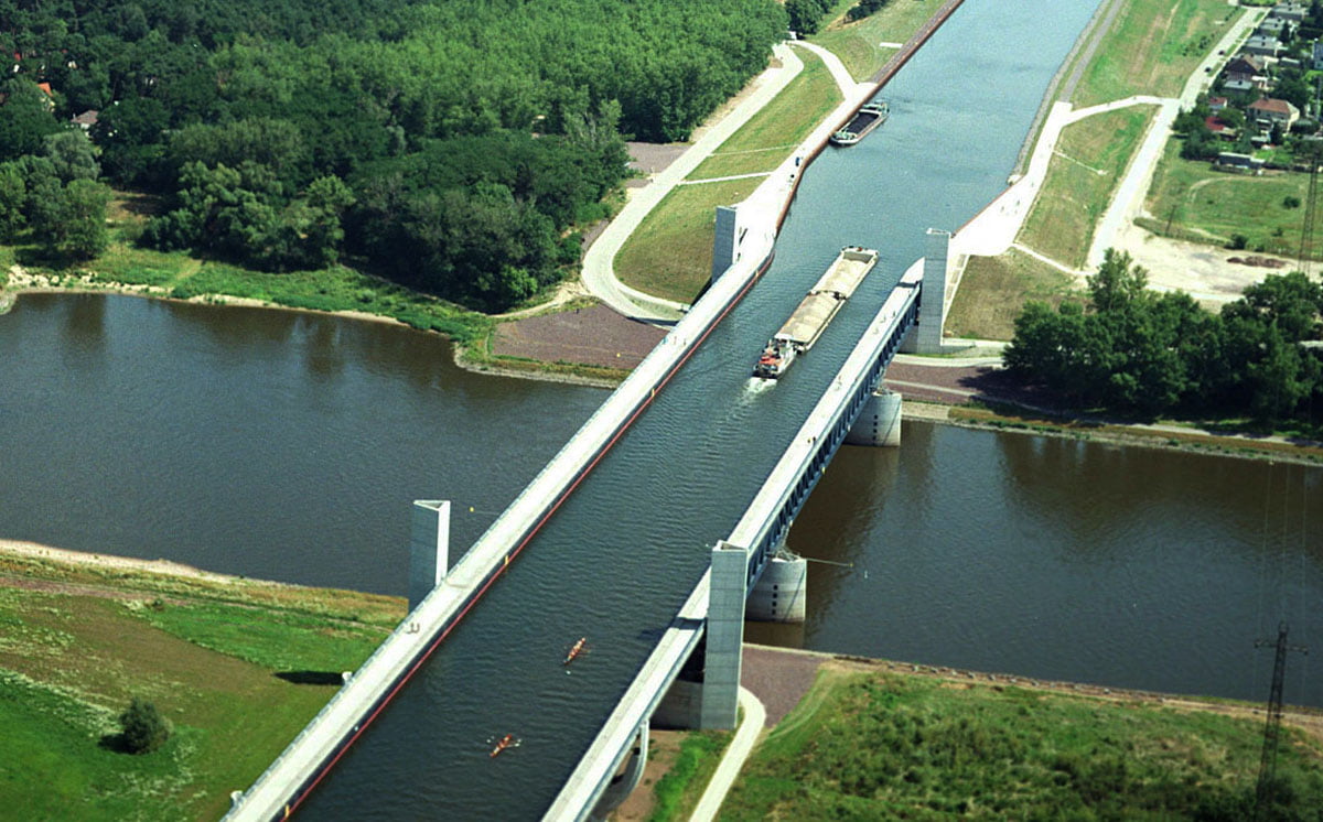 Gemiler Köprüden Geçiyor Akarsu Köprüsü Magdeburg Water Bridge
