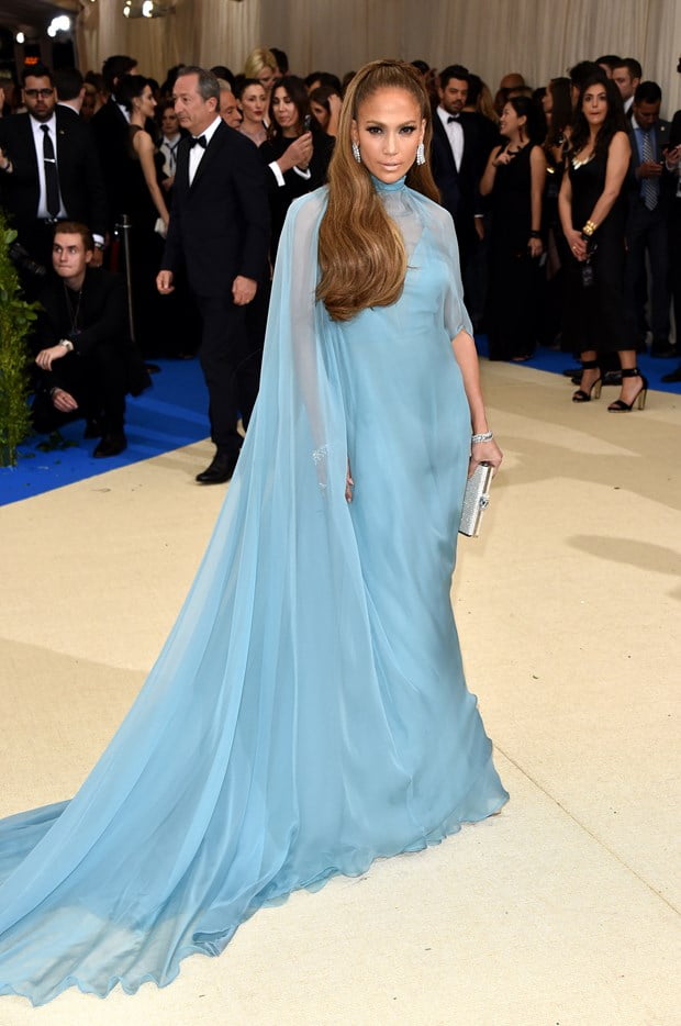 Met Gala 2017'de Kırmızı Halı Yıldızları Jennifer Lopez Elbise Valentino