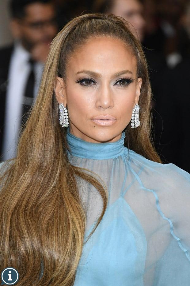 Met Gala 2017'de Kırmızı Halı Yıldızları Jennifer Lopez Elbise Valentino