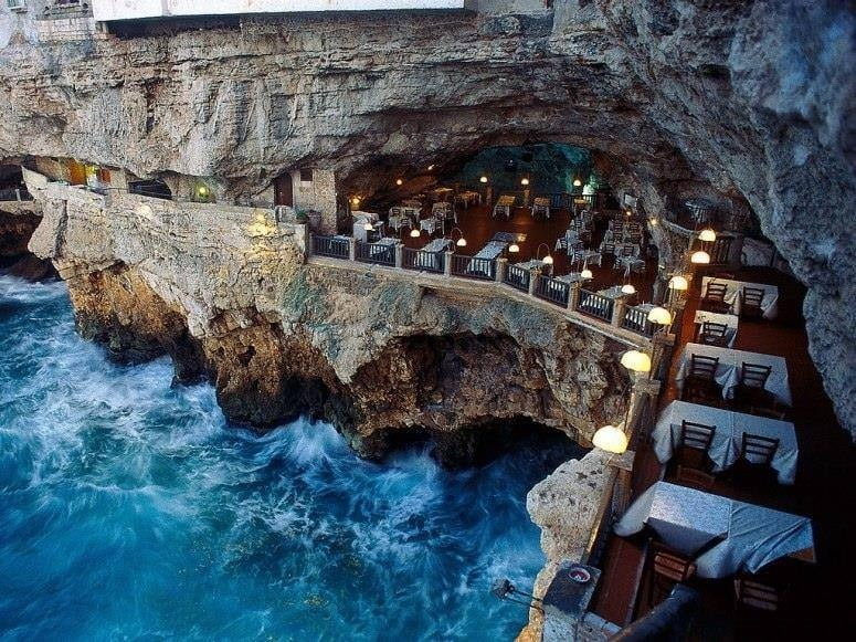 Ristorante Grotta Palazzese - Puglia, İtalya